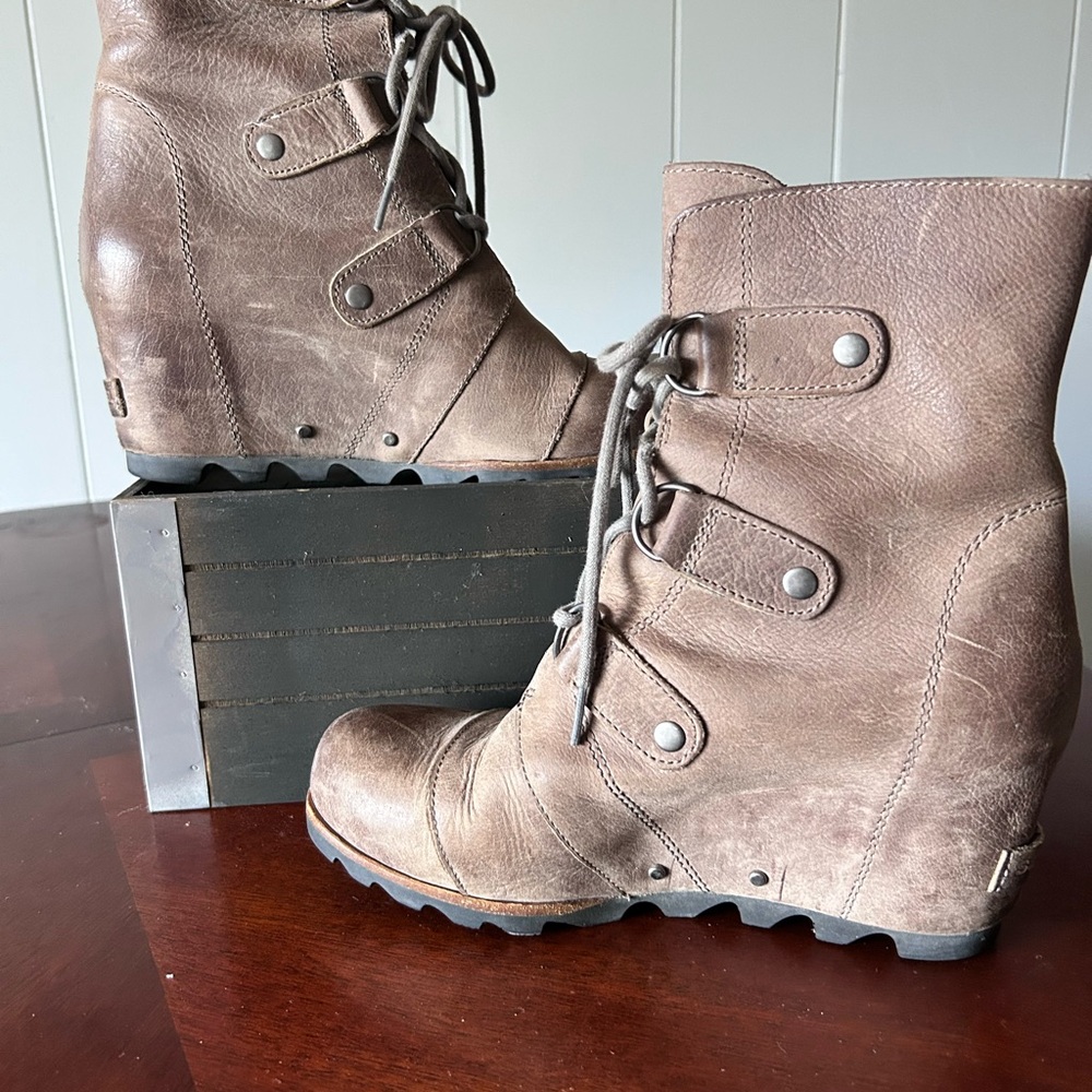 Sorel Women's Joan of Arctic Wedge Mid Size 9 - Picture 2 of 3